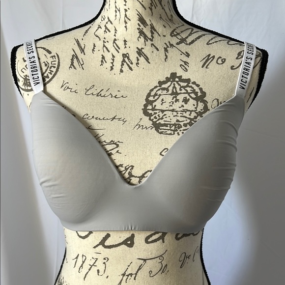 Victoria's Secret Other - Victoria's Secret Gray tshirt Bra 32DDD